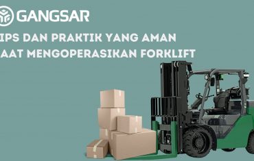 Mengoperasikan Forklift